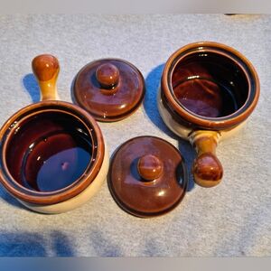 2 BROWN STONEWARE POTTERY CROCK BOWLS WITH LIDS